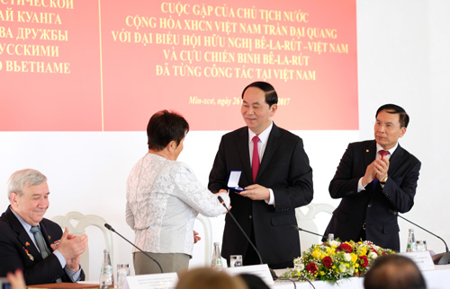 Vietnamese embassy pays tribute to Belarus specialist who sacrificed his life for Vietnam