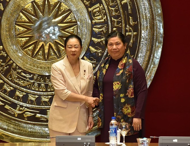female japanese parliamentarians welcomed in hanoi