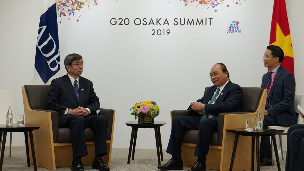 Prime Minister Nguyen Xuan Phuc meets with ADB President to discuss operations