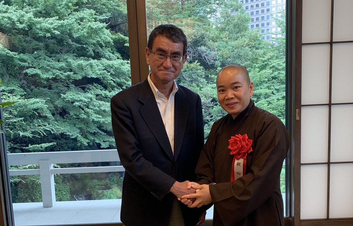 Japan honours four Vietnamese for promoting bilateral relations