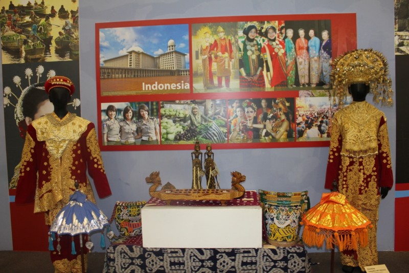 “ASEAN – Colours of Culture” exhibition opens in Hanoi