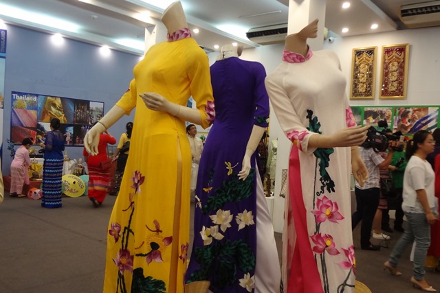 “ASEAN – Colours of Culture” exhibition opens in Hanoi