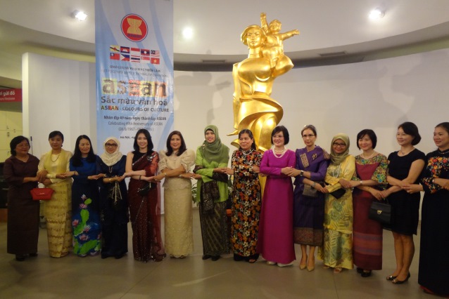 asean colours of culture exhibition opens in hanoi