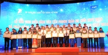vnpt honours 140 outstanding workers in 2016