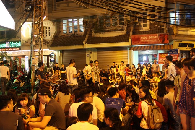Hanoi extends midnight curfew in Hoan Kiem District to 2:00 am