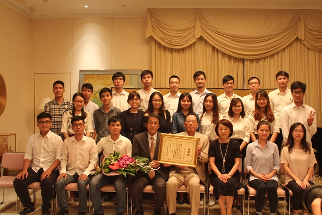 Two Japanese honored for their great contribution to Vietnam – Japan friendship