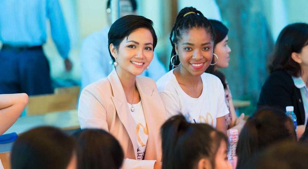 Miss Universe Vietnam 2017 becomes ambassador of Room to Read