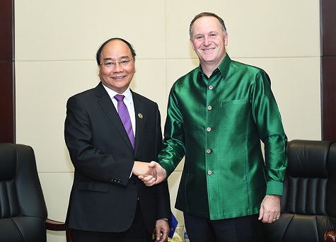 PM Phuc met Japanese and New Zealand counterparts