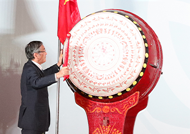 vietnam japan university kicks off first training courses