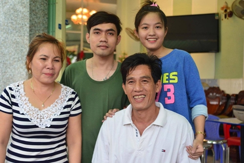 Reunion feast of those who escaped death in brake-failed bus