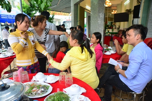 Reunion feast of those who escaped death in brake-failed bus