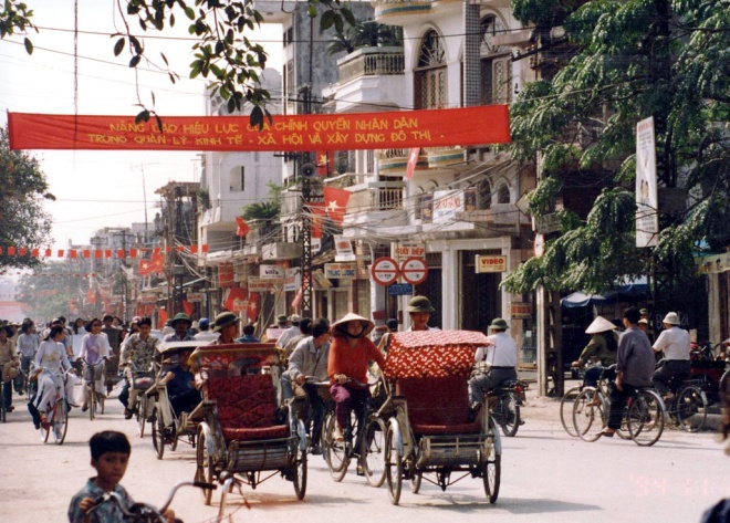 hanois old quarter in 1990s through lens of japanese ambassador