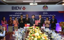 two biggest banks of vietnam and laos boost cooperation