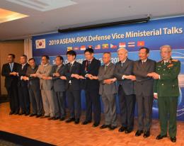 vn backs rok to foster comprehensive defence ties with asean