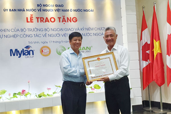 Vietnamese nationals honoured for proactive engagement in national campaign