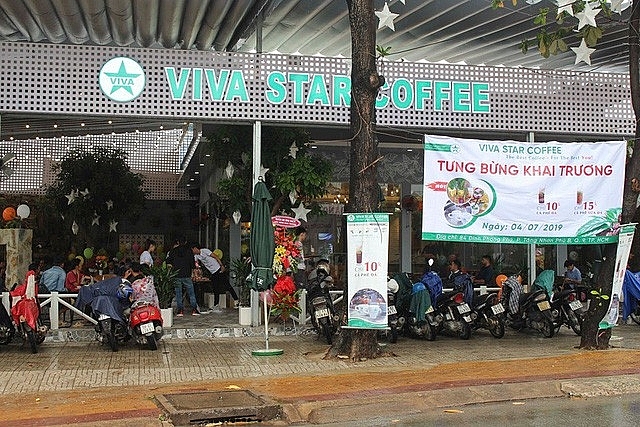 What franchise fees Vietnam’s largest café chains charge