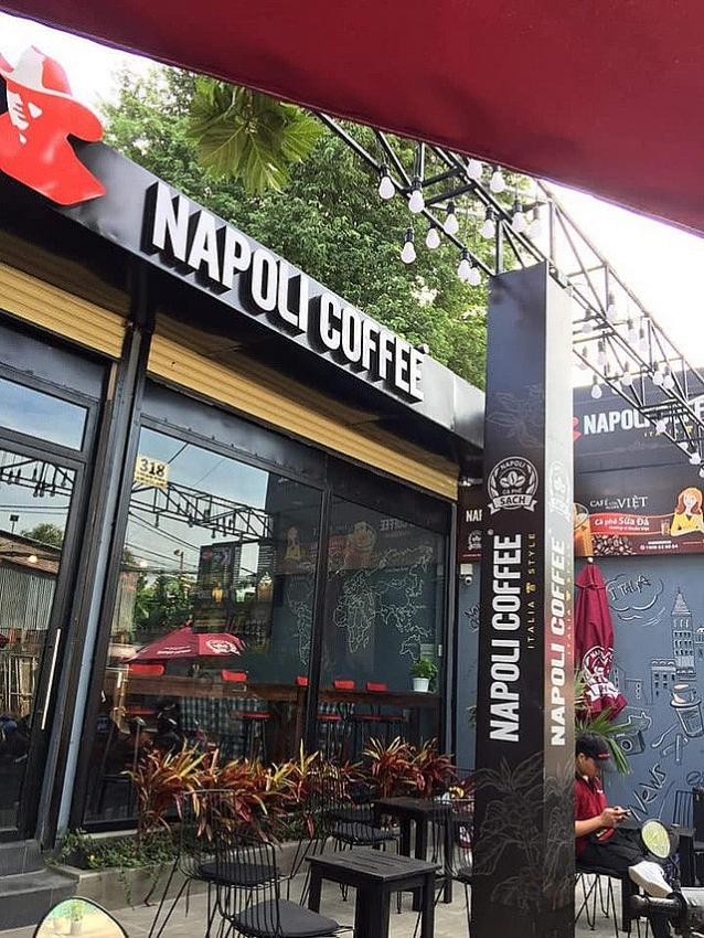 What franchise fees Vietnam’s largest café chains charge