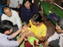 Health workers study suspected microcephaly in Dak Lak