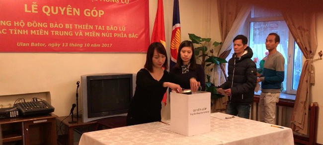 Vietnamese Embassy in Mongolia donates to support flood victims