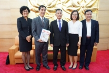 vufo vice chairman receives instutiue for global engagement delegation