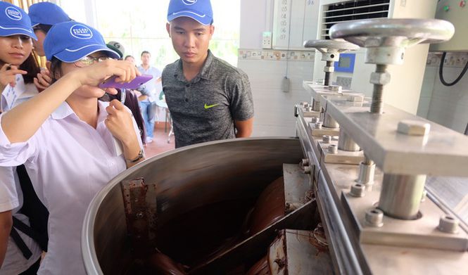 Youths inspired by Israeli farming hold free green tours to farms outside Saigon