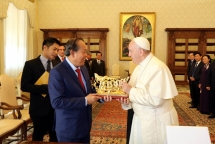 Deputy PM Truong Hoa Binh meets Vatican leaders