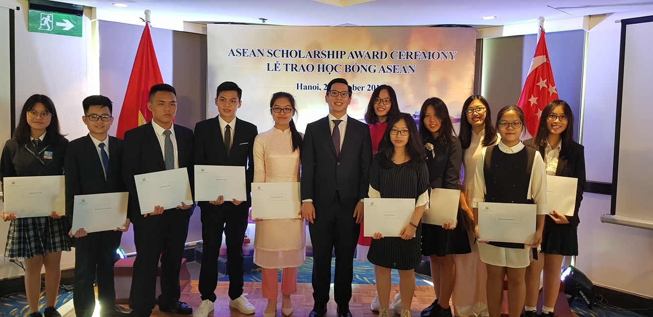 21 vietnamese students receive asean scholarship