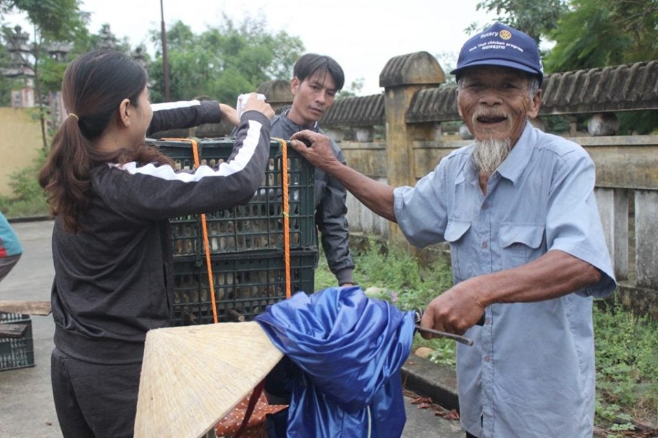 Rotary Club, Heart For Hue deliver 5,000 baby chicks to Vinh Thai people