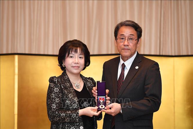 female vietnamese academician receives japans noble order