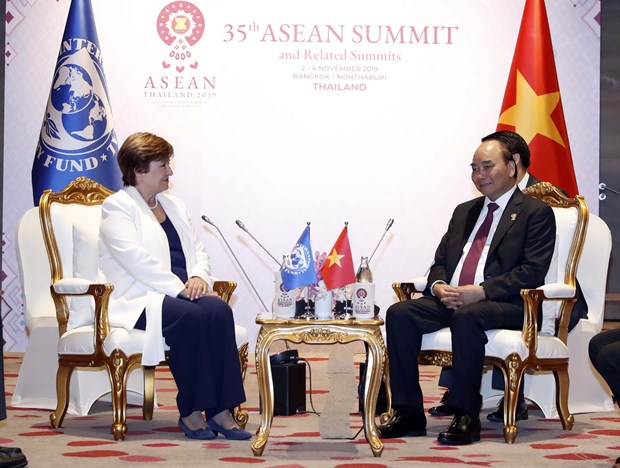 PM Nguyen Xuan Phuc holds meetings on ASEAN Summit’s sidelines