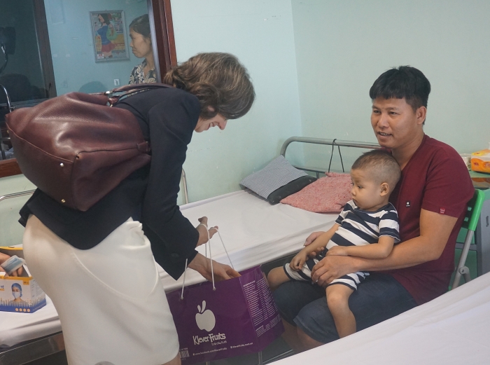 Canadian Ambassador accompanies Hanoi Run for Children 2019