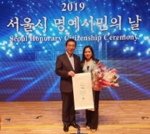 three businessmen of vietnamese descent aspire to expand e commerce in europe