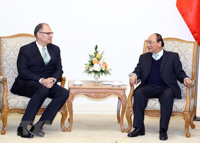 PM welcomes newly-appointed Chinese, Danish ambassadors