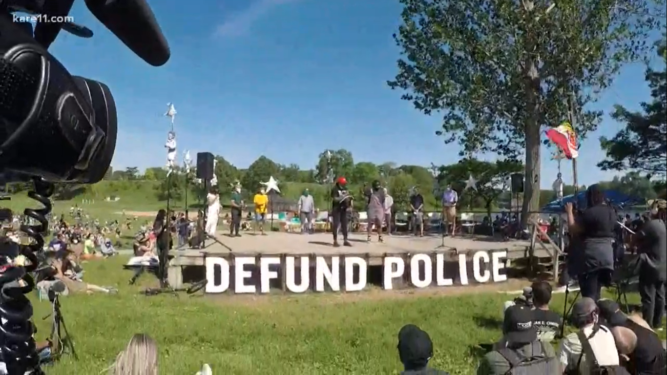 Protests in America: Minneapolis city council pledges to dismantle police department